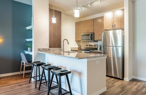 Newberry Apartment | Landing | Amazing 1BD, Pool, Gym