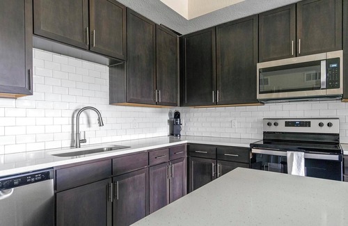 Palmetto Apartment | Landing | Amazing 2BD, Gym, Pool