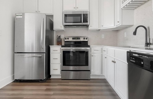 Cary Apartment | Landing | Amazing 2BD, Gym, Pool
