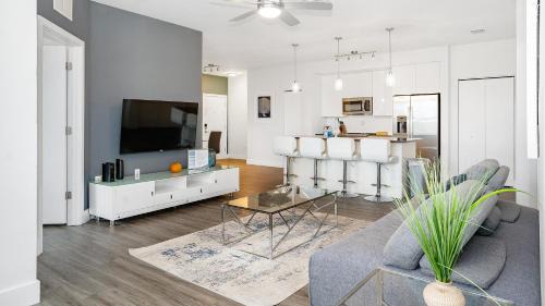 Port Tampa City Apartment | Landing Apartments Westshore - Tampa