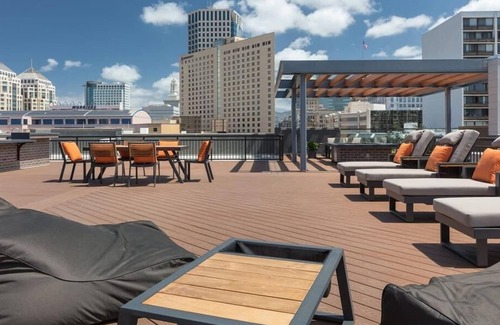 Downtown Oakland Apartment | Landing at 777 Broadway - 2 Bedrooms in Downtown Oakland