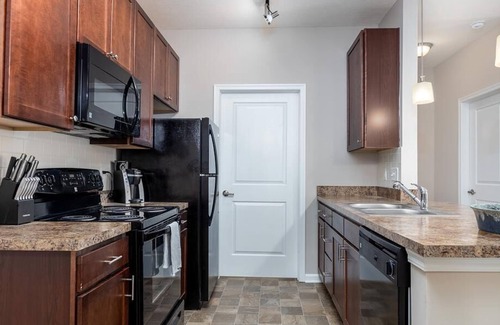 Summit Station Apartment | Landing at Albany Glen Apartments - 1 Bedroom in Preserve South