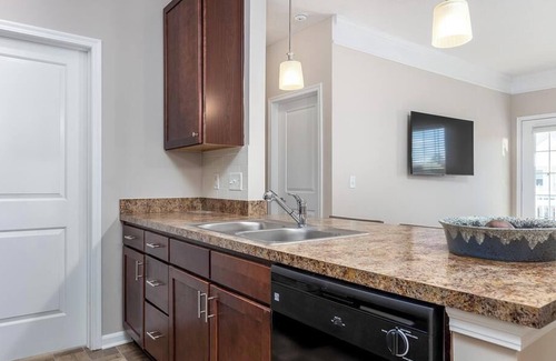Summit Station Apartment | Landing at Albany Glen Apartments - 1 Bedroom in Preserve South