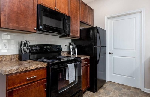 Summit Station Apartment | Landing at Albany Glen Apartments - 1 Bedroom in Preserve South