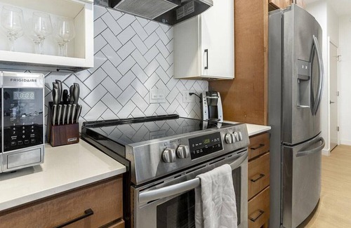 Little Italy Apartment | Landing at Baricelli - 1 Bedroom in University Circle