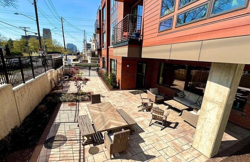 Little Italy Apartment | Landing at Baricelli - 1 Bedroom in University Circle