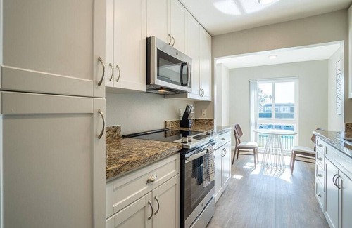Foster City Apartment | Landing at Beach Park - 1 Bedroom in Downtown Foster City