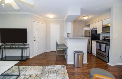 North Druid Hills Apartment | Landing at Briarhill Apartments - 1 Bedroom in North Druid Hills