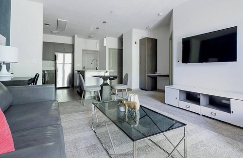 Paw Creek Apartment | Landing at Celsius - 1 Bedroom in Wedgewood