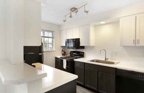 Lynnwood Apartment | Landing at Collins Junction - 2 Bedrooms in Downtown Lynnwood