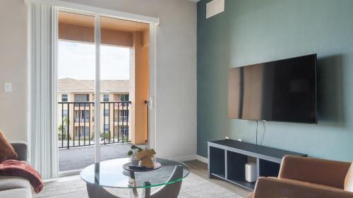 Fort Myers Apartment | Landing at Colonial Commons - Fort Myers