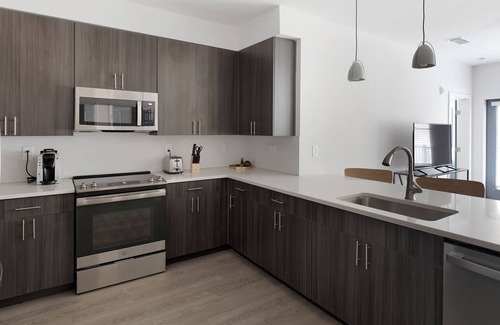 Crestwood South Apartment | Landing at Crestline