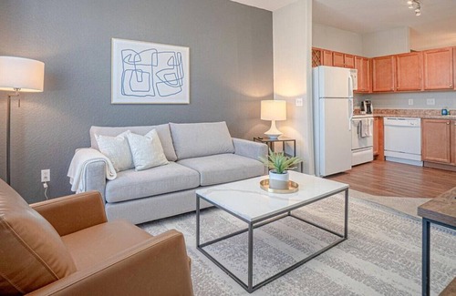 Antioch Apartment | Landing at Discovery at Mountain View - Studio in Downtown Antioch