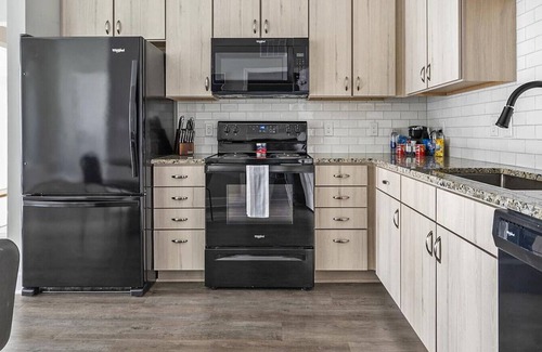 Paw Creek Apartment | Landing at Eleven240 - 1 Bedroom in Wedgewood