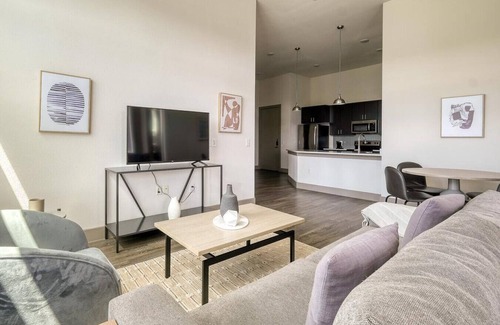 Conroe Apartment | Landing at Enclave at Woodland Lakes - 2 Bedrooms in The Woodlands