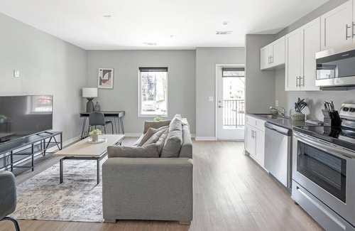 Nashville Apartment | Landing at Fifty Forty Flats - 1 Bedroom in Len.