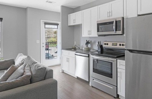 Nashville Apartment | Landing at Fifty Forty Flats - 1 Bedroom in Len.