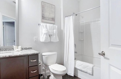Matthews Apartment | Landing at Fountains Matthews - 1 Bedroom in Downtown Matthews