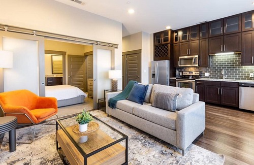 Vickery Meadow Apartment | Landing at Galleries at Park Lane - Studio in Vickery Meadow