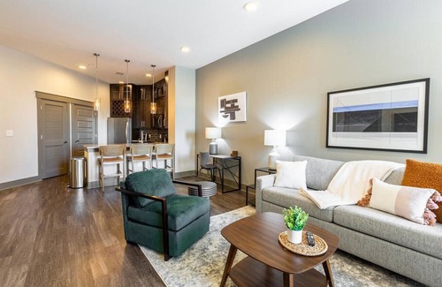 Vickery Meadow Apartment | Landing at Galleries at Park Lane - 1 Bedroom in Vickery Meadow