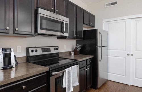 Lewis Center Apartment | Landing at Grand at Polaris - 2 Bedrooms in Downtown Columbus