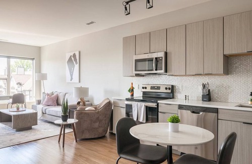Compton Heights Apartment | Landing at Grand Flats - 1 Bedroom in Compton Heights