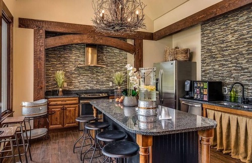 Prairie Village Apartment | Landing at Highlands Lodge Apartments - 1 Bedroom in Downtown Overland Park