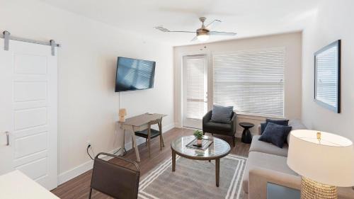 Wetmore Apartment | Landing at La Tierna - San Antonio Northwest Side