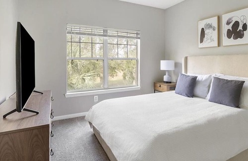 Sanford Apartment | Landing at Lakes Edge - 2 Bedrooms in Downtown Sanford