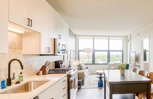 Logan Square Apartment | Landing at Logan Apartments - 1 Bedroom in Logan Square