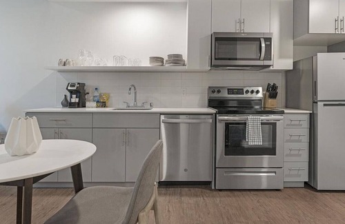 Mann Apartment | Landing at Madrone - 1 Bedroom in Central District