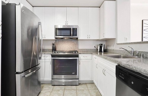 Foster City Apartment | Landing at Miramar - 1 Bedroom in Lincoln