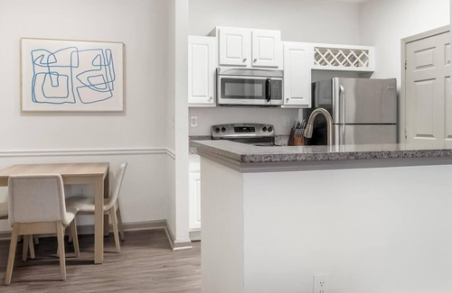 Piedmont Heights Apartment | Landing at Monroe Place - 1 Bedroom in Lenox Park