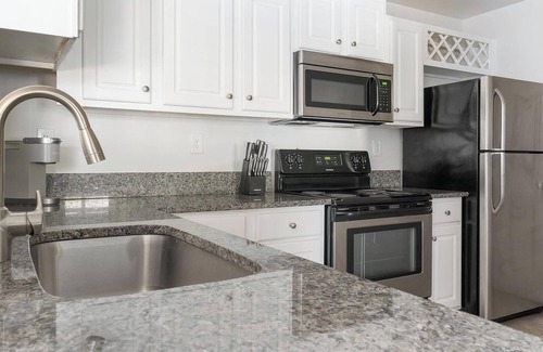 Lindridge-Martin Manor Apartment | Landing at Monroe Place - 2 Bedrooms in Lenox Park