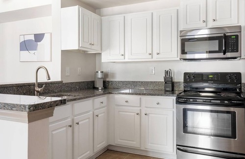 Lindridge-Martin Manor Apartment | Landing at Monroe Place - 2 Bedrooms in Lenox Park