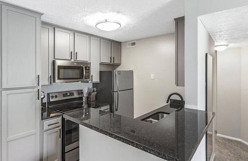 Lewis Center Apartment | Landing at Oak Creek at Polaris - 1 Bedroom in Downtown Columbus