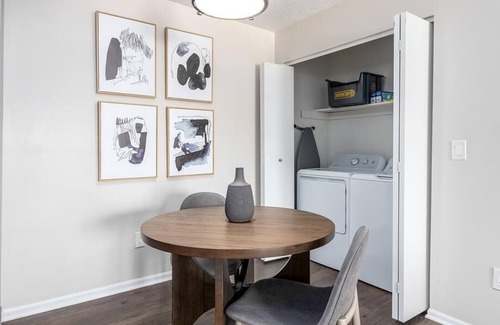 Lewis Center Apartment | Landing at Oak Creek at Polaris - 1 Bedroom in Downtown Columbus