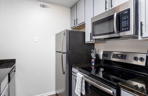 Lewis Center Apartment | Landing at Oak Creek at Polaris - 1 Bedroom in Downtown Columbus