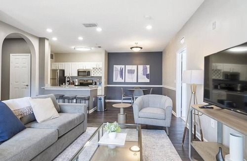 Jacksonville Apartment | Landing at Oaks at Normandy - 2 Bedrooms in Rolling Hills