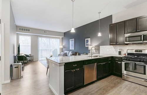 Minnetonka Apartment | Landing at Overlook on the Creek - 1 Bedroom in Downtown Minnetonka