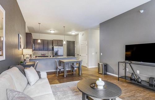 Minnetonka Apartment | Landing at Overlook on the Creek - 1 Bedroom in Downtown Minnetonka