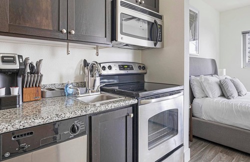 Pearl District Apartment | Landing at Pearl Studios - Studio in Northwest .