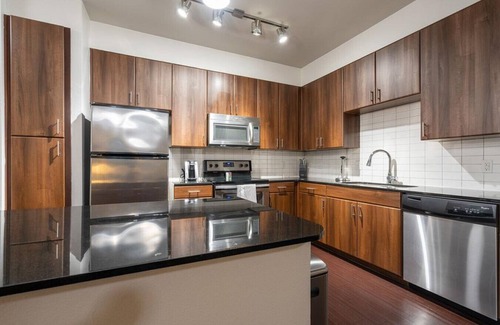 Terrell Heights Apartment | Landing at Republic at Alamo Heights - 2 Bedrooms in Uptown