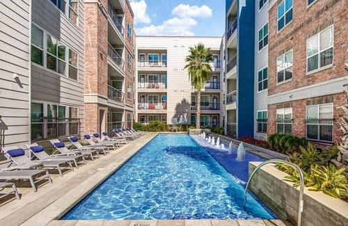Terrell Heights Apartment | Landing at Republic at Alamo Heights - 2 Bedrooms in Uptown