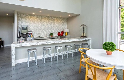 Terrell Heights Apartment | Landing at Republic at Alamo Heights - 1 Bedroom in Uptown