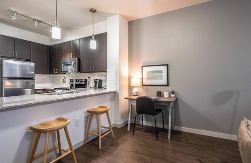 Terrell Heights Apartment | Landing at Republic at Alamo Heights - 1 Bedroom in Uptown