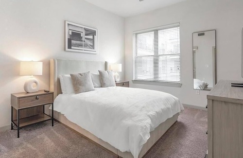 Near East Side Apartment | Landing at Rivera on Broadway - 1 Bedroom in Downtown