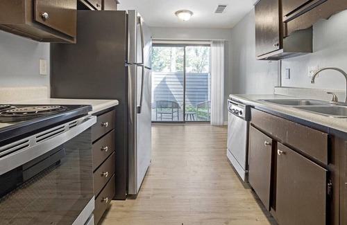 Lexington Apartment | Landing at Saddlebrook at Tates Creek - 2 Bedrooms in Downtown Lexington