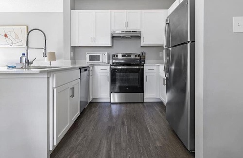 Charlotte Apartment | Landing at The Arboretum - 2 Bedrooms in Oxford Hunt