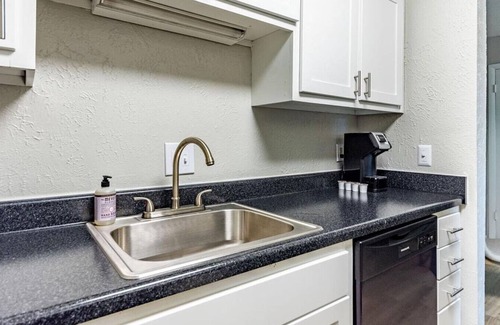 Hermitage Apartment | Landing at The Arbours of Hermitage - 1 Bedroom in Downtown Hermitage